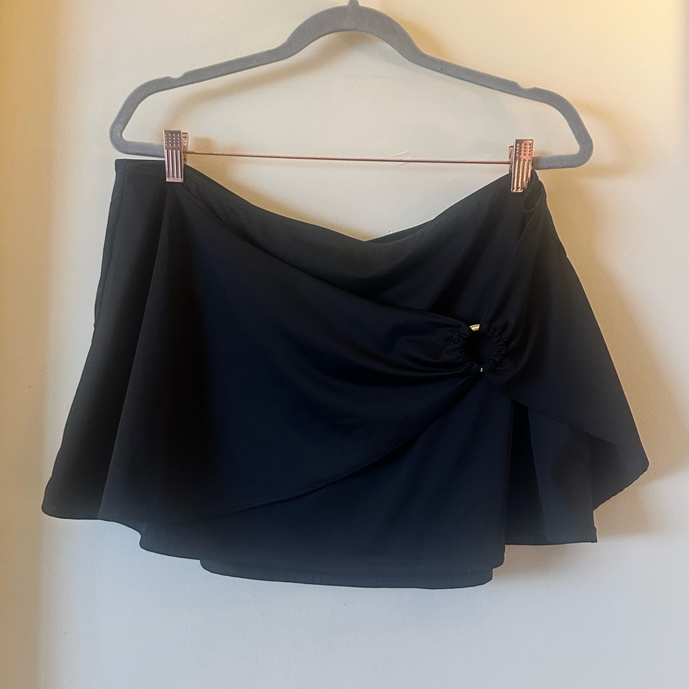 Jaclyn Smith Black Side Ruched Pull On Swim Skirt / Skort w/ Shorts Underneath.